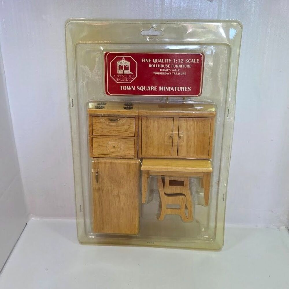Town Square Miniatures 1:12 6 Piece Mini Kitchen Fridge Stove Sink Table 2 Chair